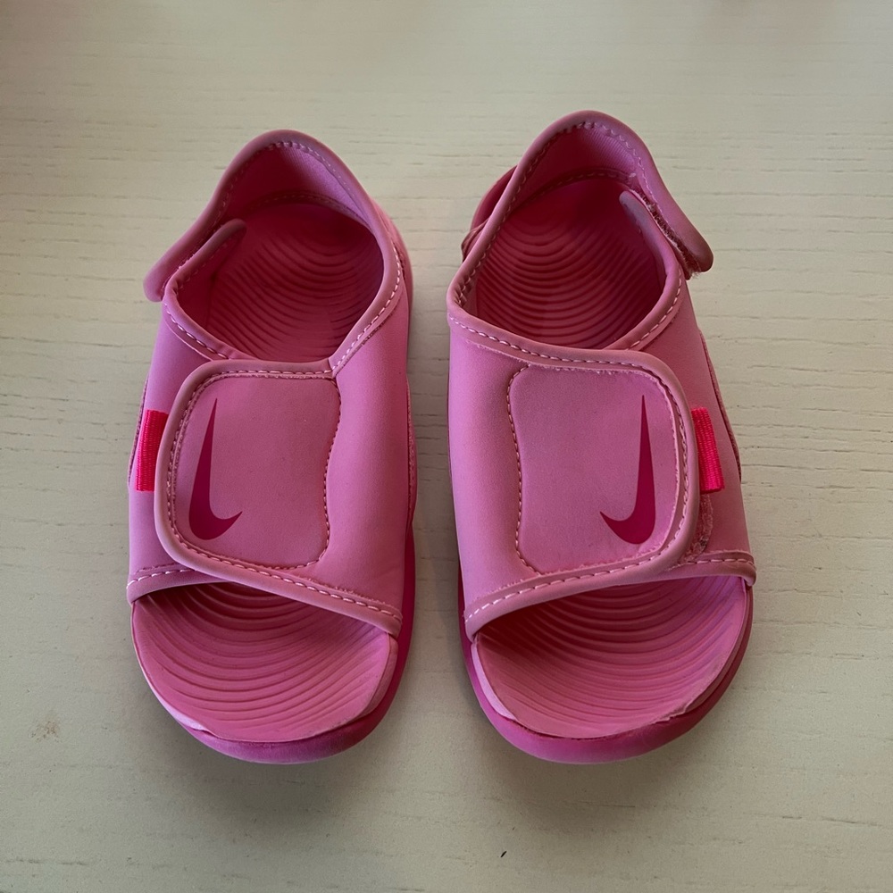 Nike girl toddler sandal used size 10